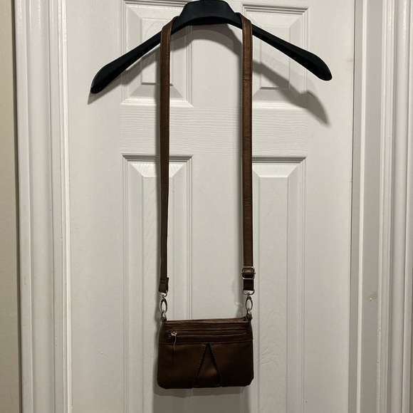 NWOT - Copper Coloured Crossbody Bag Adjustable Strap V Front Zippered Pocket - Picture 3 of 16